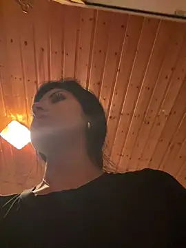 QueenFernanda online show from 02/17/25, 08:41