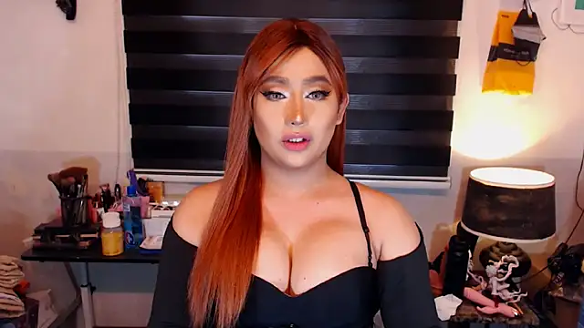 Snapshot of MistressJewel chatting on 01/08/25, 01:42 MistressJewel online show from 01/08/25, 01:42