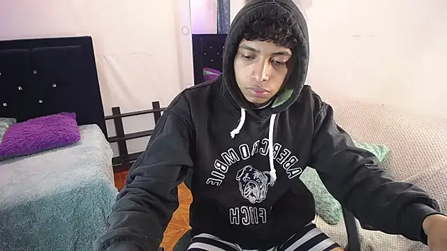 twinkmilk  online show from 03/07/25, 04:13