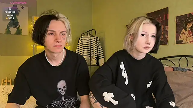 Snapshot of VeryRare_TwinS chatting on 10/10/25, 09:47 VeryRare TwinS online show from 10/10/25, 09:47