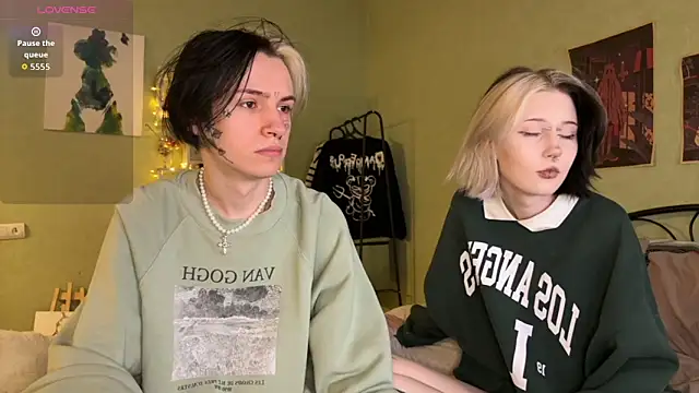 Snapshot of VeryRare_TwinS chatting on 10/23/25, 10:08 VeryRare TwinS online show from 10/23/25, 10:08