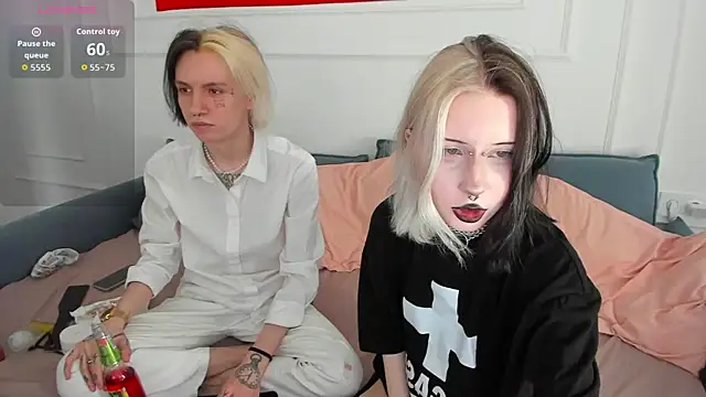 Snapshot of VeryRare_TwinS chatting on 05/01/26, 04:39 VeryRare TwinS online show from 05/01/26, 04:39