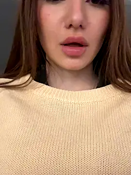 Maddy Jones online show from 10/17/25, 02:15