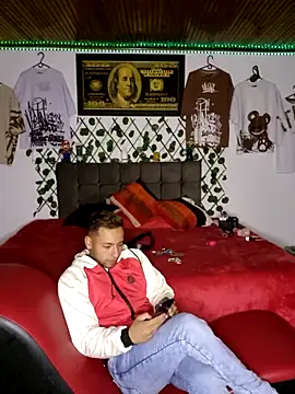 Snapshot of MILLER-LOVE chatting on 01/07/25, 11:35 MILLER-LOVE online show from 01/07/25, 11:35