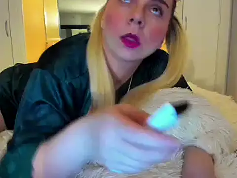 HappyIva online show from 01/14/25, 01:04