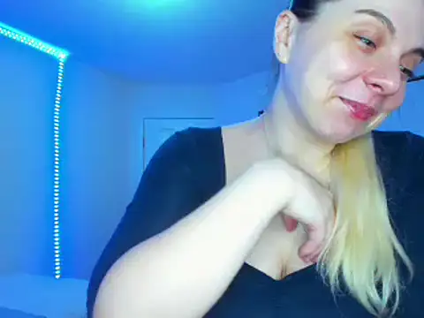 HappyIva online show from 03/02/25, 11:39