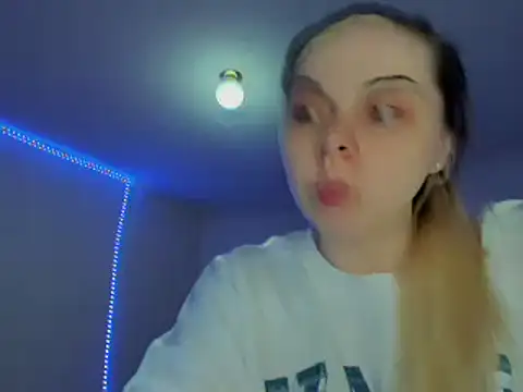 HappyIva online show from 03/04/25, 03:44