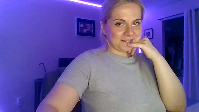 HappyIva online show from 12/01/25, 04:01