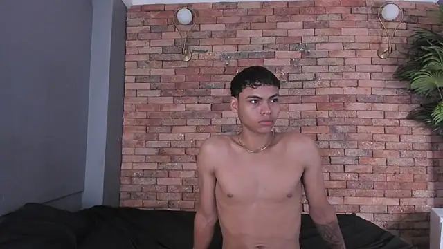 Snapshot of adam_piarse01 chatting on 11/23/25, 06:46 adam piarse01 online show from 11/23/25, 06:46