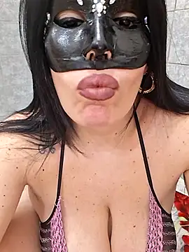 desyree89 online show from 10/18/25, 04:48