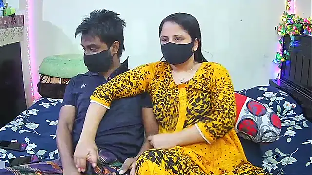 Snapshot of Hot_Nila chatting on 02/15/26, 03:47 Hot Nila online show from 02/15/26, 03:47