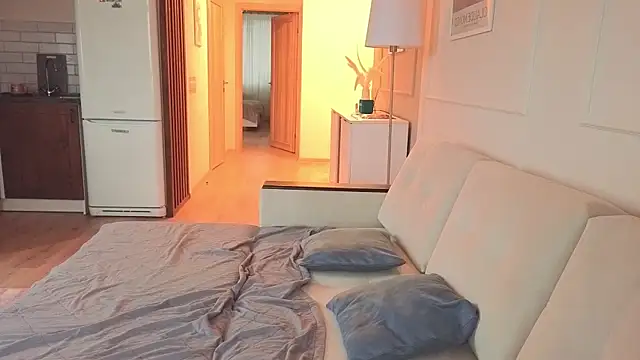 Snapshot of KristineEsme chatting on 11/23/25, 05:07 KristineEsme online show from 11/23/25, 05:07