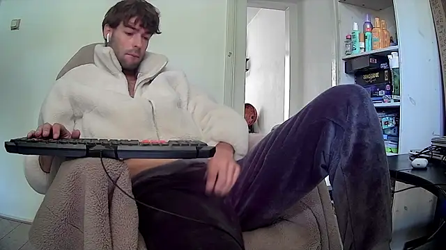 onesieboyx online show from 10/02/25, 11:17