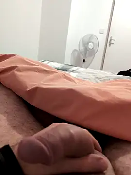 Snapshot of coquin5995 chatting on 11/11/25, 08:03 coquin5995 online show from 11/11/25, 08:03