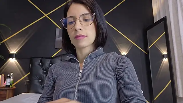 amabel zambrano online show from 10/12/25, 12:37