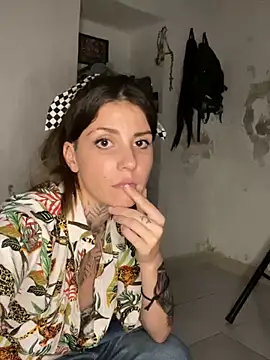 Snapshot of Izy_cute_ chatting on 01/17/25, 06:36 Izy cute online show from 01/17/25, 06:36