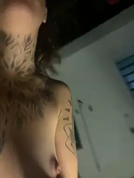 Snapshot of Izy_cute_ chatting on 02/02/25, 04:37 Izy cute online show from 02/02/25, 04:37