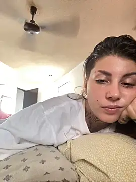 Snapshot of Izy_cute_ chatting on 10/05/25, 06:06 Izy cute online show from 10/05/25, 06:06