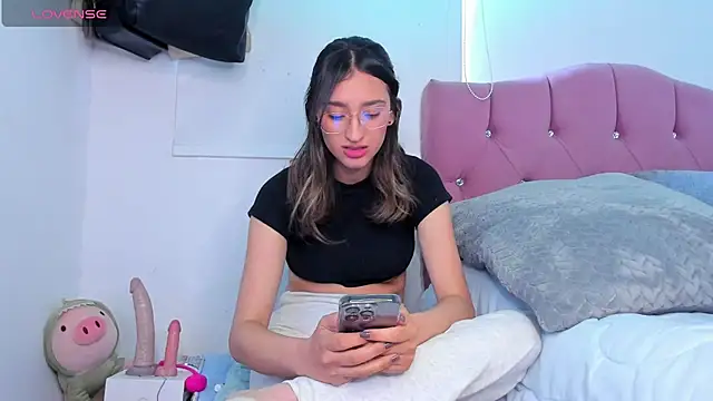 Snapshot of irirs_rouse chatting on 11/13/25, 05:12 irirs rouse online show from 11/13/25, 05:12