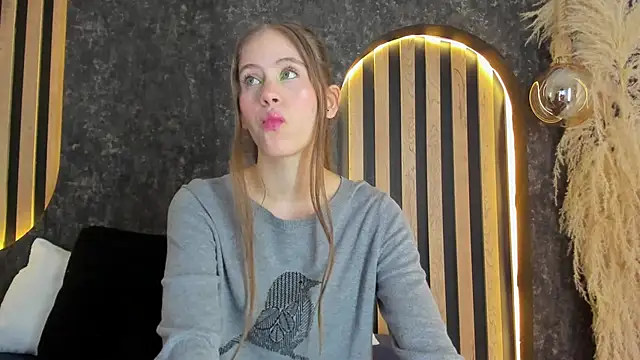 sara  jones gh online show from 02/02/25, 07:04