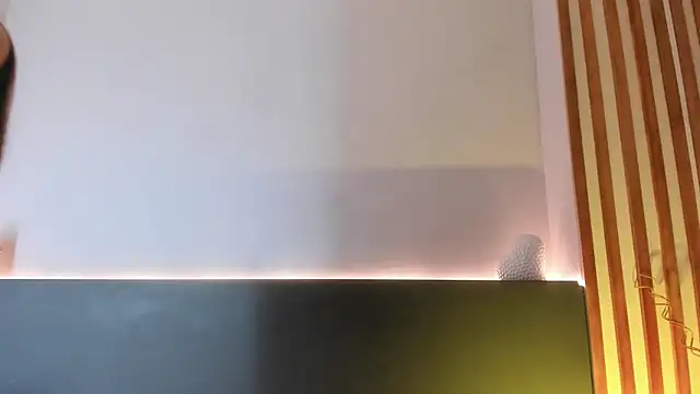 sara  jones gh online show from 03/18/25, 08:15