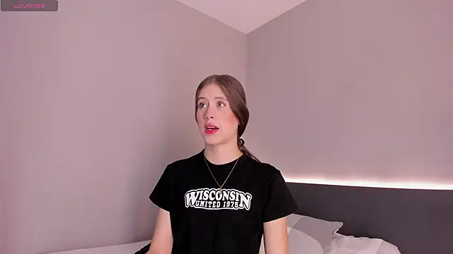 sara  jones gh online show from 10/14/25, 05:25