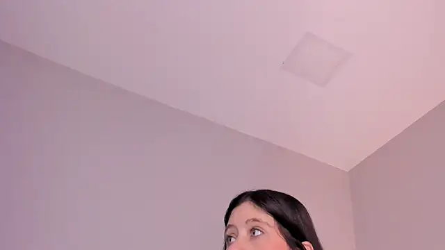 sara  jones gh online show from 11/25/25, 11:43