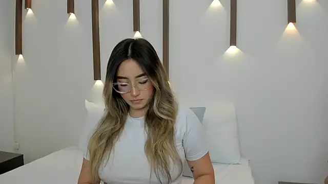 Snapshot of antonella_cutie_ chatting on 01/25/25, 12:05 antonella cutie online show from 01/25/25, 12:05