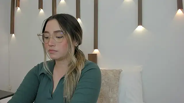 Snapshot of antonella_cutie_ chatting on 01/27/25, 12:16 antonella cutie online show from 01/27/25, 12:16