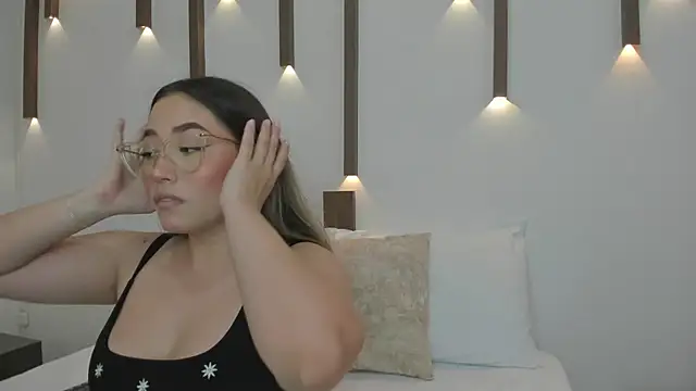 Snapshot of antonella_cutie_ chatting on 01/28/25, 12:00 antonella cutie online show from 01/28/25, 12:00