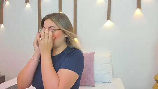 Snapshot of antonella_cutie_ chatting on 02/12/25, 12:01 antonella cutie online show from 02/12/25, 12:01