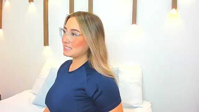 Snapshot of antonella_cutie_ chatting on 02/19/25, 12:11 antonella cutie online show from 02/19/25, 12:11