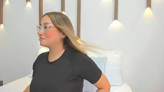 Snapshot of antonella_cutie_ chatting on 02/21/25, 01:33 antonella cutie online show from 02/21/25, 01:33