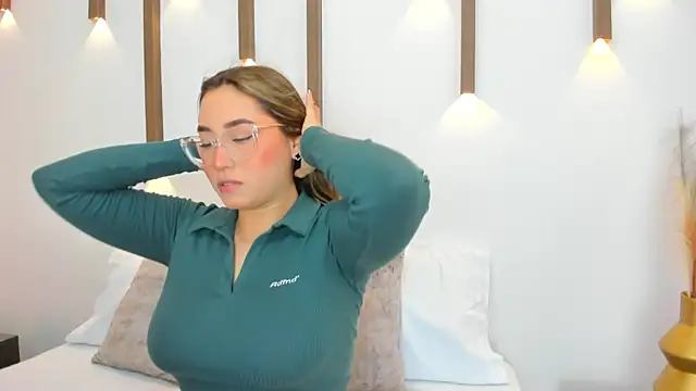 Snapshot of antonella_cutie_ chatting on 03/03/25, 12:16 antonella cutie online show from 03/03/25, 12:16