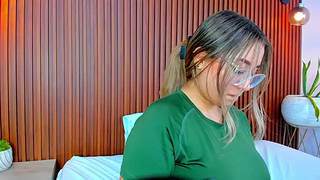 Snapshot of antonella_cutie_ chatting on 03/13/25, 10:21 antonella cutie online show from 03/13/25, 10:21