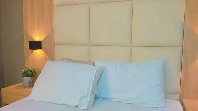 Snapshot of antonella_cutie_ chatting on 12/18/25, 12:11 antonella cutie online show from 12/18/25, 12:11