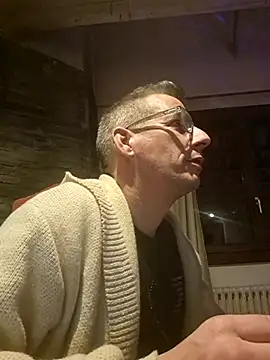 Snapshot of dimitrimarek chatting on 02/10/25, 01:03 dimitrimarek online show from 02/10/25, 01:03