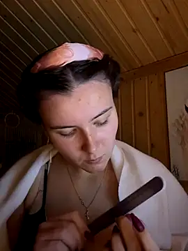 mewKate online show from 10/04/25, 03:54