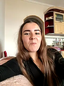 mewKate online show from 10/10/25, 01:10