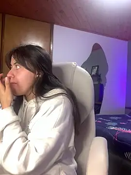 Snapshot of Camila_pinkk chatting on 02/25/25, 06:42 Camila pinkk online show from 02/25/25, 06:42