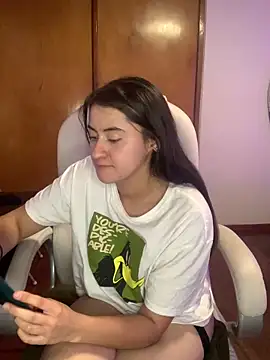 Snapshot of Camila_pinkk chatting on 03/11/25, 09:26 Camila pinkk online show from 03/11/25, 09:26