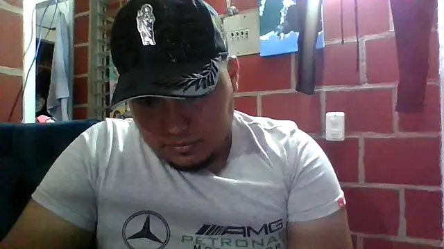 Snapshot of parejanuevahoff chatting on 11/04/25, 11:26 parejanuevahoff online show from 11/04/25, 11:26