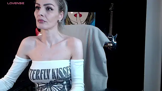 AshlineKatte online show from 03/18/25, 06:15