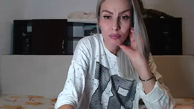 AshlineKatte online show from 10/22/25, 05:02