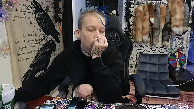 Snapshot of trashbrat chatting on 12/05/25, 09:18 trashbrat online show from 12/05/25, 09:18