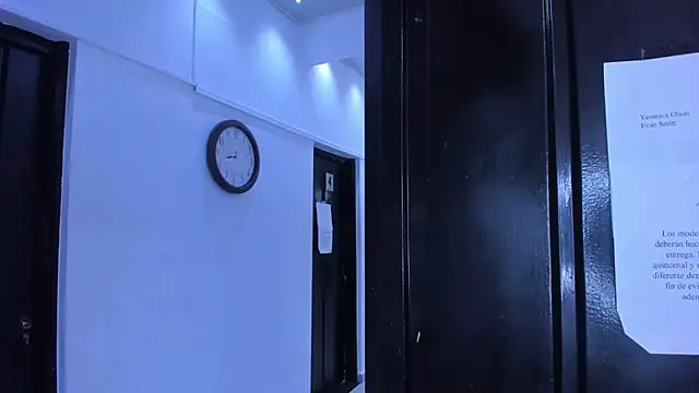 Snapshot of VeronicaOlson_ chatting on 03/02/25, 11:50 VeronicaOlson online show from 03/02/25, 11:50