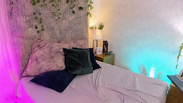 Snapshot of VeronicaOlson_ chatting on 03/13/25, 07:53 VeronicaOlson online show from 03/13/25, 07:53