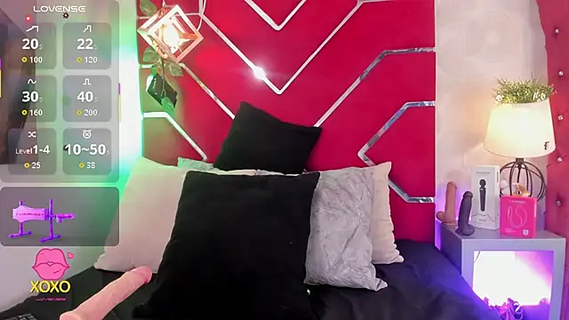 Snapshot of VeronicaOlson_ chatting on 10/11/25, 04:01 VeronicaOlson online show from 10/11/25, 04:01