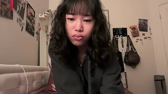 Snapshot of donna_creamteam chatting on 01/23/25, 10:44 donna creamteam online show from 01/23/25, 10:44