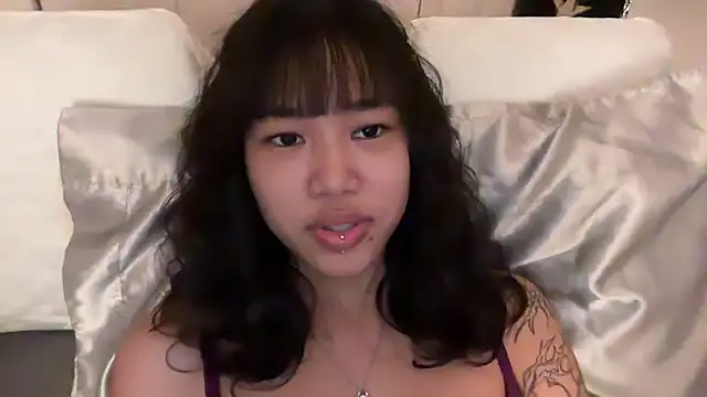 Snapshot of donna_creamteam chatting on 02/16/25, 04:42 donna creamteam online show from 02/16/25, 04:42